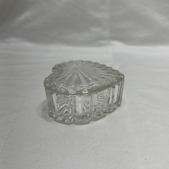 Heart shaped glass jewelry box - Picture 4 of 8